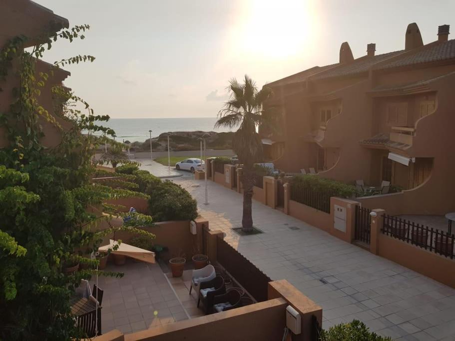 Chalet Adosado En La Playa De El Perellonet Con Piscina, Pista Tenis Valencia Exterior foto
