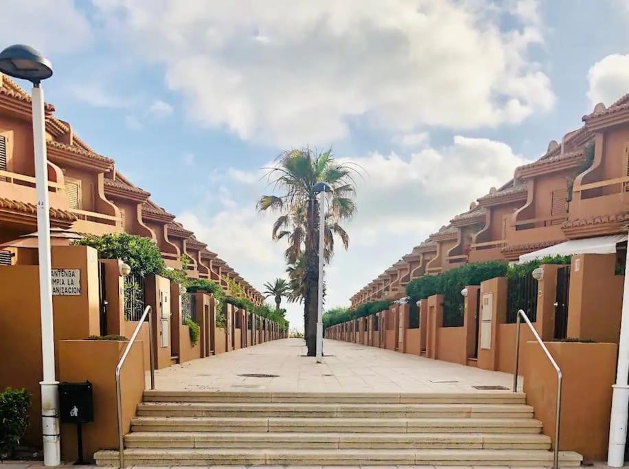 Chalet Adosado En La Playa De El Perellonet Con Piscina, Pista Tenis Valencia Exterior foto