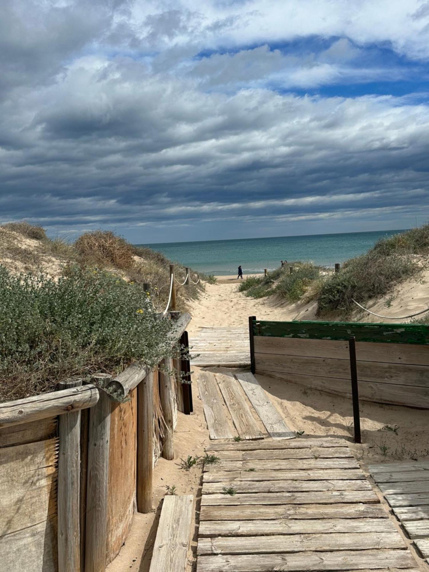 Chalet Adosado En La Playa De El Perellonet Con Piscina, Pista Tenis Valencia Exterior foto