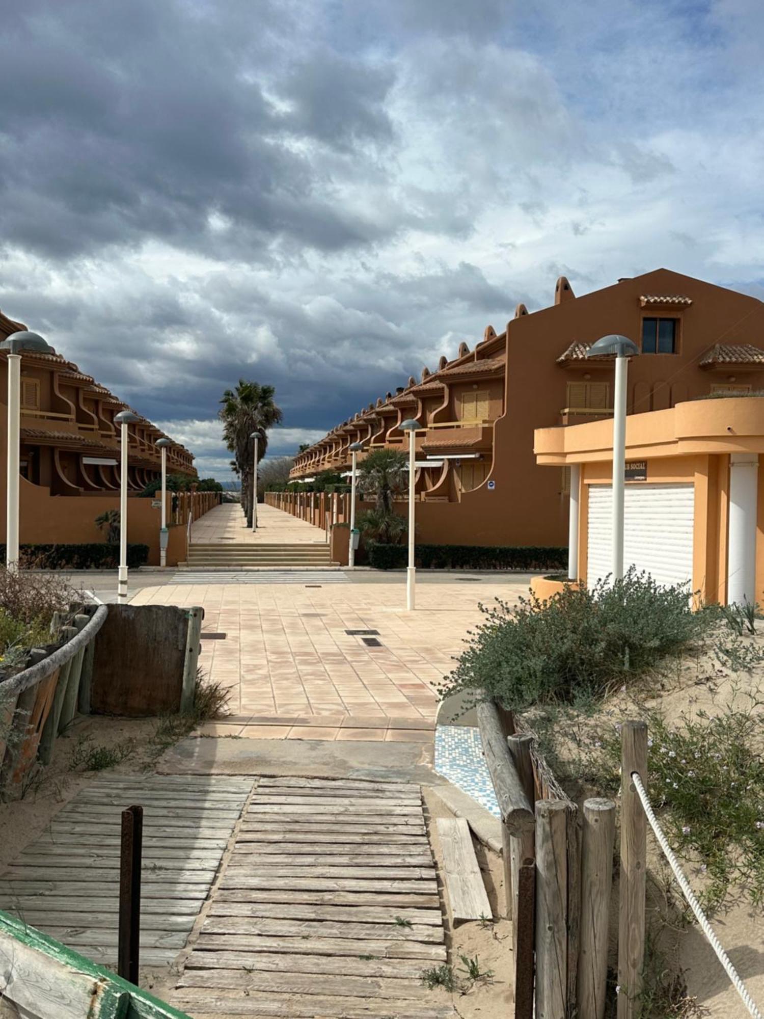 Chalet Adosado En La Playa De El Perellonet Con Piscina, Pista Tenis Valencia Exterior foto